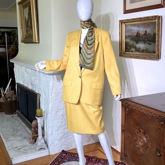 Vintage Fitting Image Yellow 2-Piece Skirt Suit - Picture 4 of 13